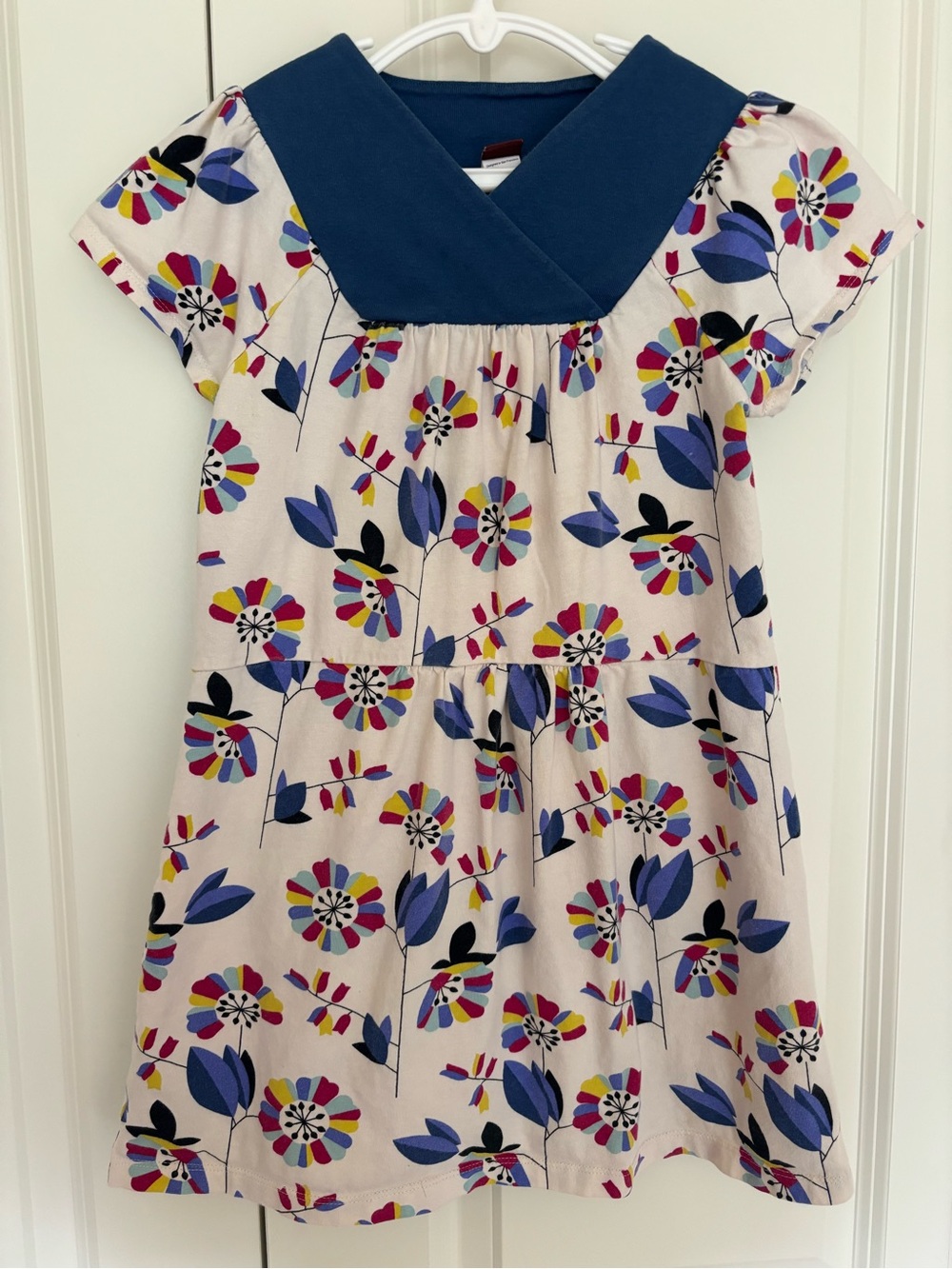 Tea Collection Cross Collar Short Sleeved Floral Wrap Dress Girls Size 8.